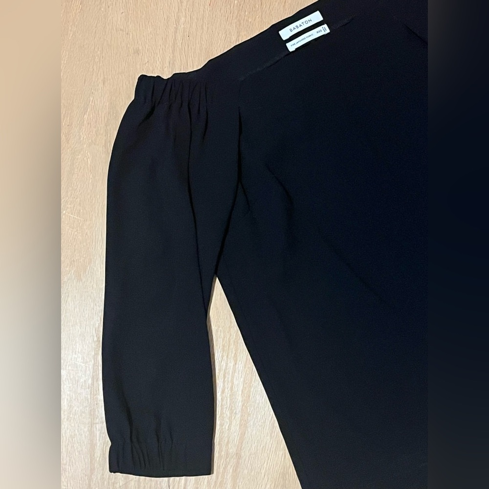 Aritzia Babaton Rodrigo Cold Shoulder Blouse In Black - Picture 3 of 9